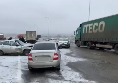 Гололедица на Ставрополье испортила поездку 23 автомобилистам