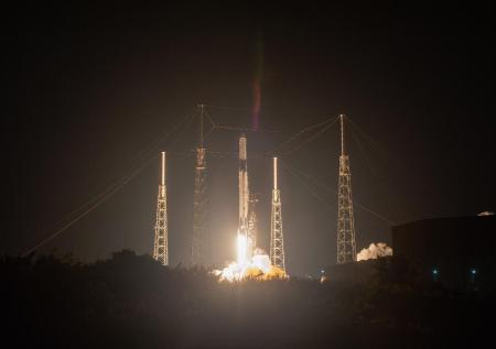 Корабль Dragon отправился к МКС с космодрома во Флориде 