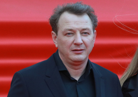 Алименты, тайная свадьба, неизлечимая болезнь: как живет Марат Башаров