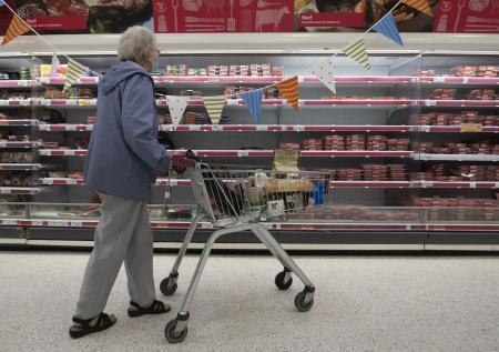 Британия столкнулась с дефицитом продуктов и товаров первой необходимости