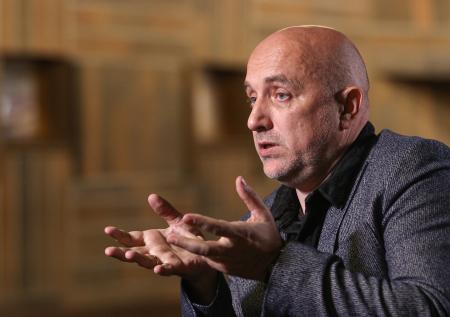 «В театр Минобороны поставить некого, кроме серба»: Прилепин о Кустурице