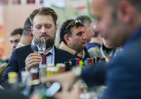 В Роскачестве дали советы по выбору белого вина
