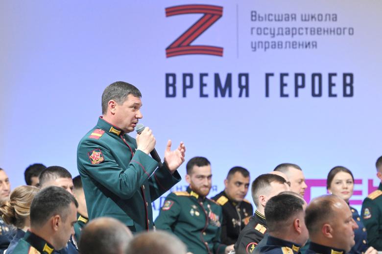 Депутат Госдумы, старший сержант, доброволец, ветеран СВО Евгений Первышов на встрече с участниками программы «Время героев»
