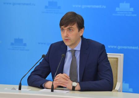 Кравцов призвал восстановить в должности уволенного педагога в Петербурге 
