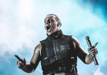 Россиянку заподозрили в вербовке девушек для фронтмена Rammstein