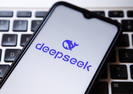 Пользователи чат-бота DeepSeek пожаловались на сбои в его работе