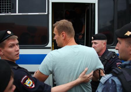 Оппозиционера Навального отпустили из ОВД «Строгино»