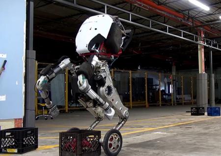 Boston Dynamics показала обновлённого робота-грузчика
