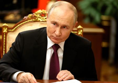Путин сделал необычный подарок школьнице из Артемовска
