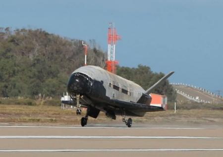 Американский военный космоплан вернулся на Землю