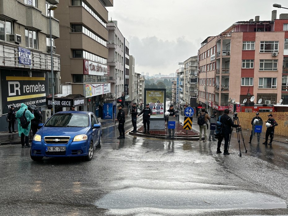Усиление мер безопасности у здания МВД