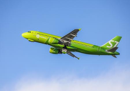 Boeing 737 вынужденно сел в Новосибирске с одним работающим двигателем