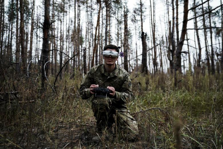 Военнослужащий Вооруженных сил Украины в зоне боевых действий