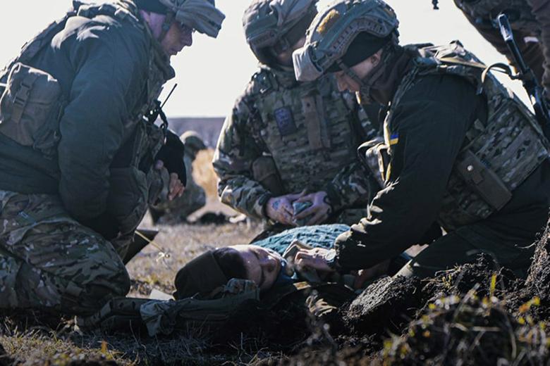 Военнослужащие вооруженных сил Украины в зоне боевых действий