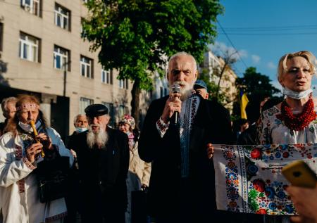Назвавшая марш вышиванок «парадом быдла» украинка потеряла работу