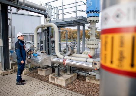 Энергоэксперт оценил шансы заменить СПГ альтернативной энергетикой