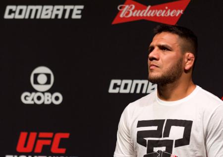 Дос Анжос победил вышедшего на замену Махачеву бойца на турнире UFC