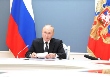 Путин: США наращивают военное присутствие у границ России в Арктике и АТР
