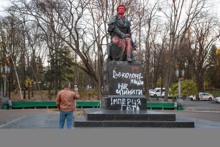 После февраля 2022 года украинские радикалы запустили кампанию под лозунгами «Если ты патриот Украины — говори по-украински», «Русский язык — язык врага»