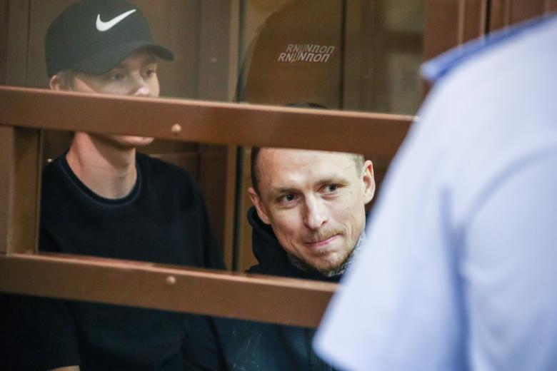 Павел Мамаев (справа) 