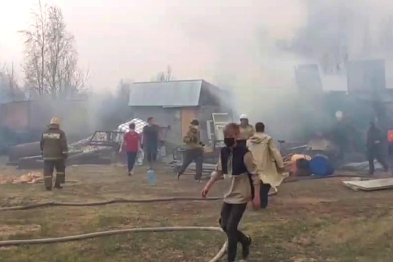 Почти тысяча человек ликвидируют природные пожары в Тюменской области. В регионе введён режим «Чрезвычайная ситуация»
