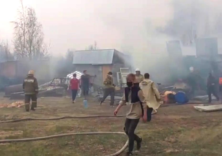 Почти тысяча человек ликвидируют природные пожары в Тюменской области. В регионе введён режим «Чрезвычайная ситуация»