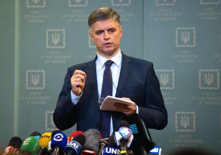В Раде потребовали уволить отказавшегося праздновать 9 Мая Пристайко