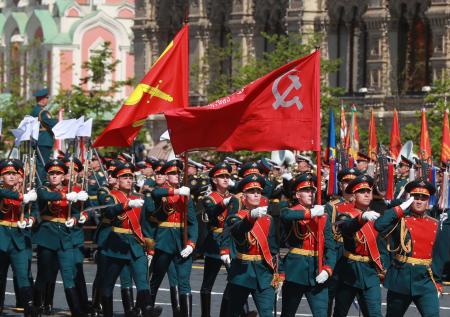 В Госдуме отреагировали на возможный запрет флагов РФ на 9 Мая в Берлине
