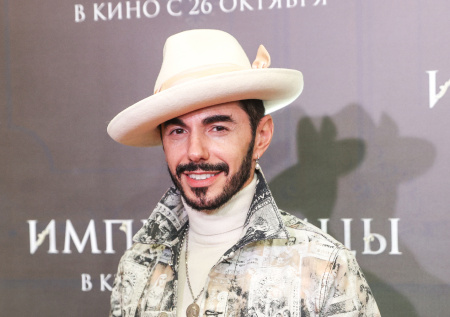 Родригез подал в суд на экс-супругу, которую бросил по телефону