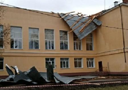 Ураган сорвал крыши со школ и детских садов Пензенской области