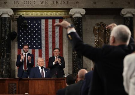 CNN узнал реальное отношение американцев к речи Трампа в конгрессе