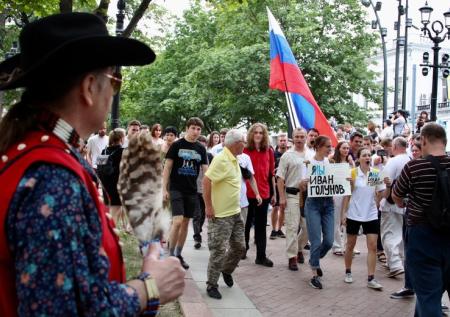 Слова «Иван Голунов» признаны властью антиправительственным лозунгом