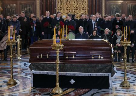 В храме Христа Спасителя началось отпевание Жириновского