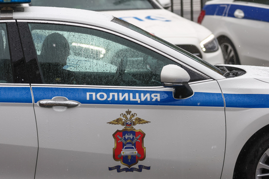 Молила о помощи в аэропорту: конюх-педофил пытался увезти жертву на родину