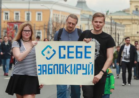 Жаров назвал дату блокировки Facebook и Twitter в России