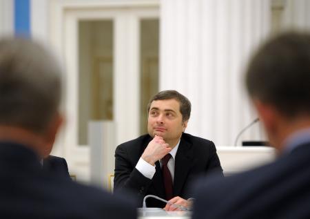 Владислав Сурков предпочёл службе медитацию