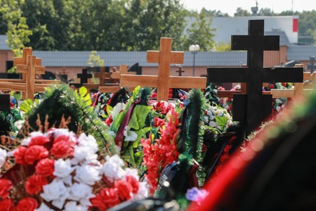Раскрыт вред кладбищенских венков и цветов для экологии