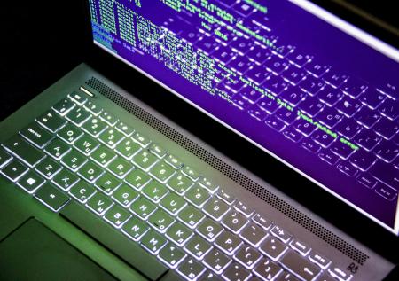 Минцифры опровергло информацию о возможной легализации пиратских программ