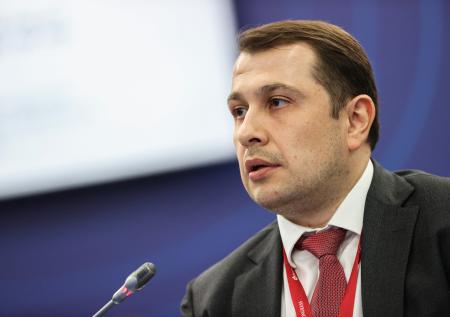«Известия»: кабмин выкупит акции пострадавших от санкций ключевых компаний