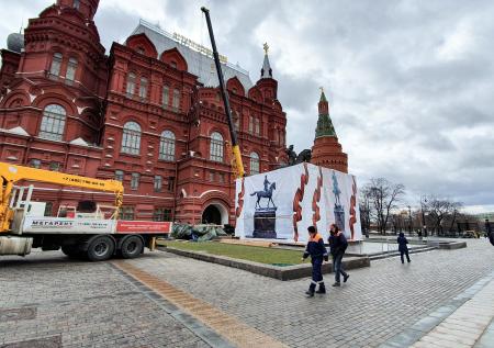 В Москве демонтировали временный памятник маршалу Жукову