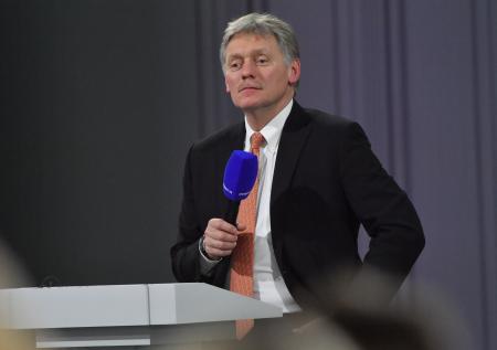 Песков заявил, что власти не связаны с инициативой о воспевании РФ в школах