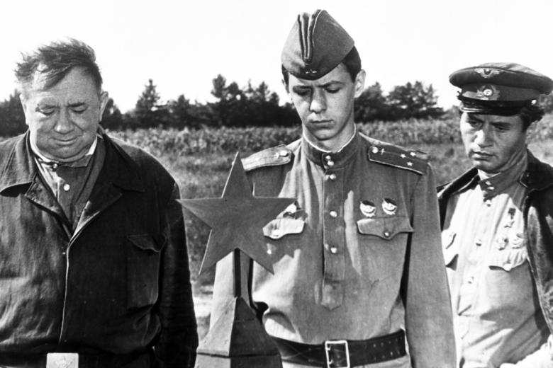 Актеры: Алексей Смирнов, Сергей Иванов, Леонид Быков в художественном фильме «В бой идут одни "старики"