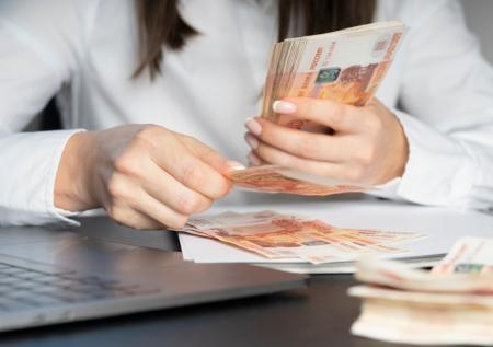Стало известно, что замам одного губернатора могут доплатить 40 млн рублей