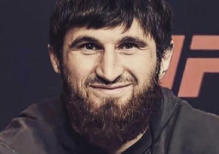 Россиянин Анкалаев победил Сантоса на турнире UFC