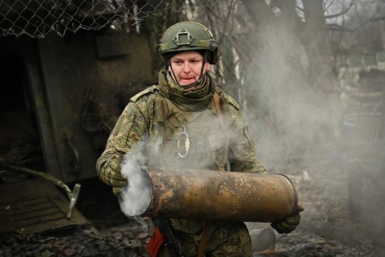 Боевая работа артиллерийского расчета 152-мм самоходной пушки 2С5 «Гиацинт-С»
