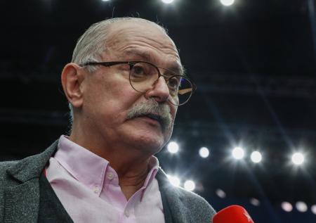 Актер Адабашьян высказался о выписке Михалкова из больницы