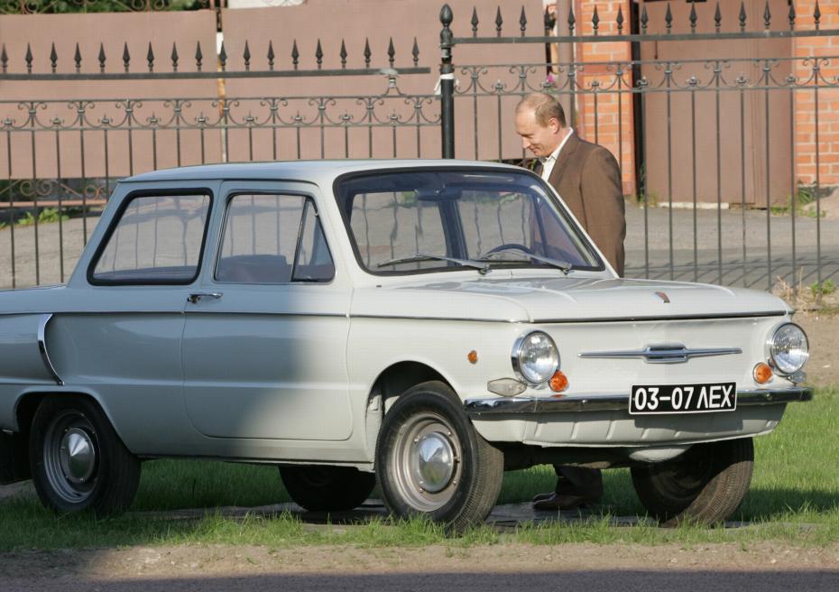 Владимир Путин со своим "Запорожцем" 1972 года выпуска