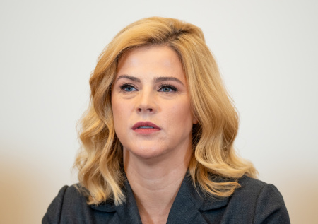 Премьер Латвии Силиня подала в отставку после скандала из-за дронов ВСУ