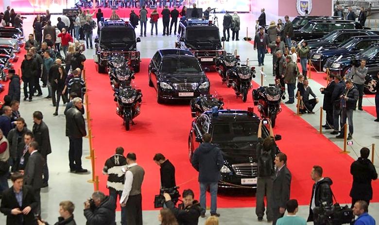 «Мерседес» из кортежа президента РФ Дмитрия Медведева на выставке старинных автомобилей «Олдтаймер-Галерея» 