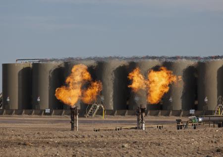 Сланцы веером: что заставило США сокращать добычу нефти наравне с Россией